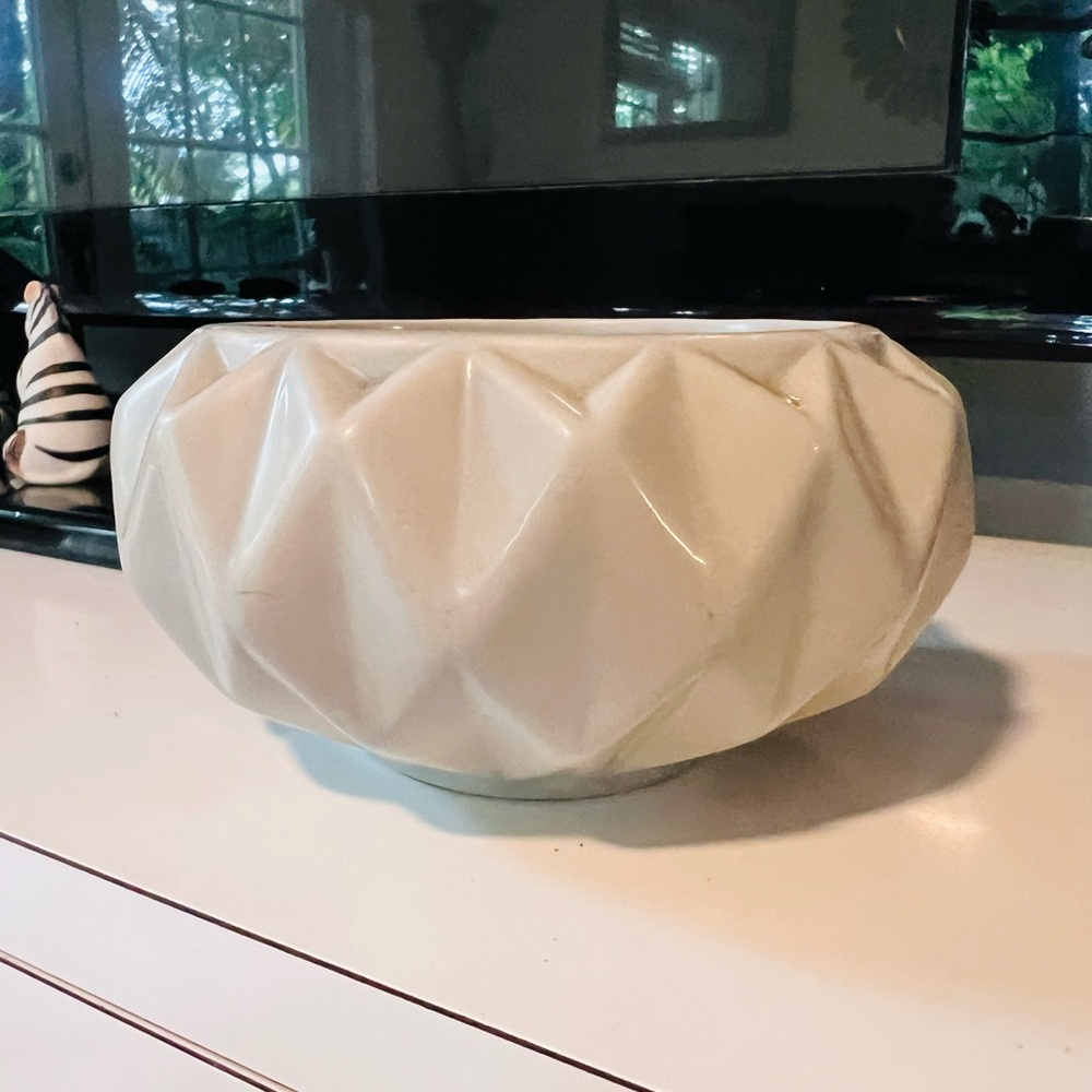 Elegant Light Grey Geometric Ceramic Bowl